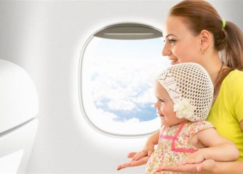 هل تفكر في السفر مع رضيعك؟ إليك نصائح مهمة قبل الحجز