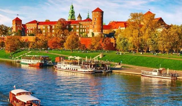 بولندا تعزز تعاونها السياحي مع دول الخليج.. تسهيلات في التأشيرات وتجارب سياحية مميزة