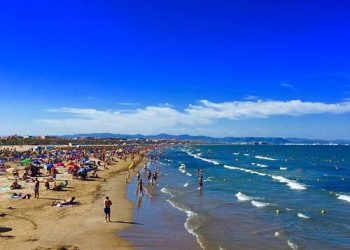 تحذيرات صحية من بكتيريا خطيرة تغلق شواطئ في إسبانيا.. ما القصة؟