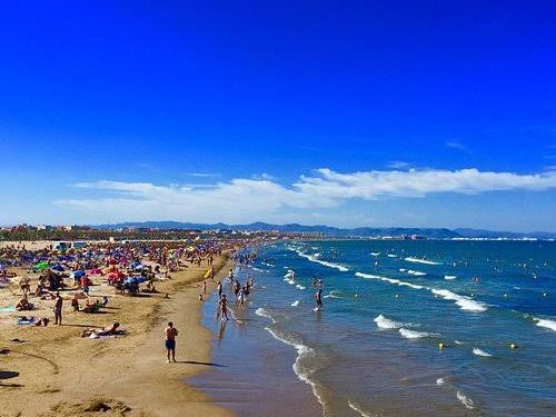 تحذيرات صحية من بكتيريا خطيرة تغلق شواطئ في إسبانيا.. ما القصة؟