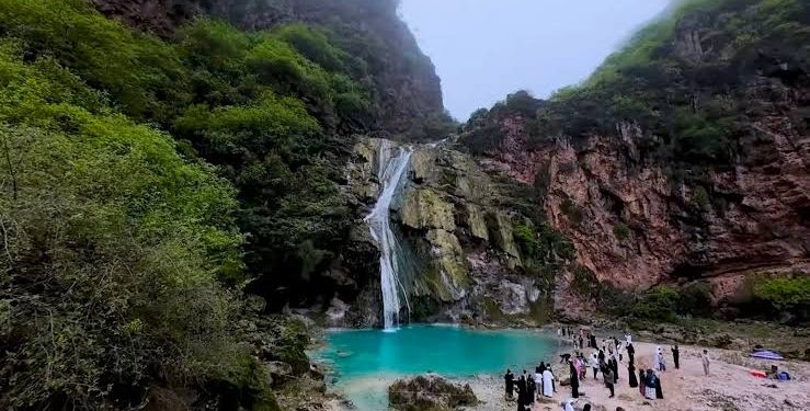 في موسمها الأجمل.. “تفاعل السعودية” في تغطية مباشرة لخريف صلالة بدعوة من سياحة عُمان