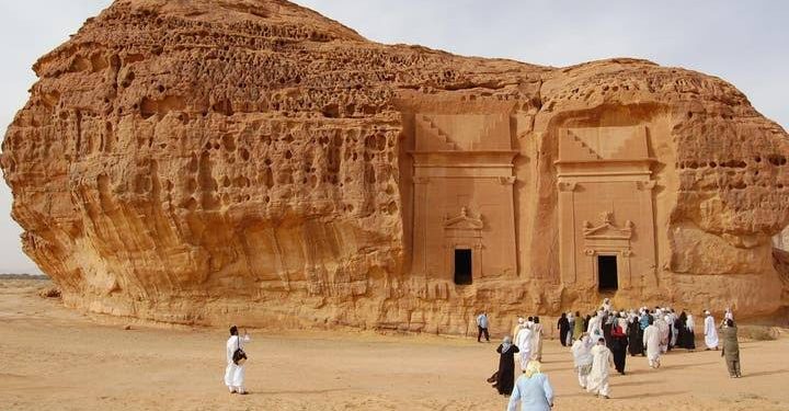 ثورة في عالم السياحة.. 1000% نمو في تراخيص الضيافة الخاصة بالسعودية