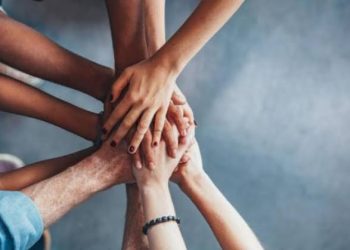 في اليوم العالمي للصداقة.. هل تحافظ صداقاتك على صحتك فعلًا؟