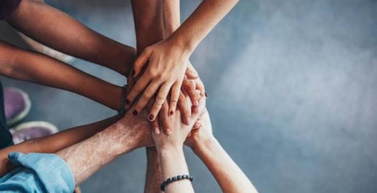 في اليوم العالمي للصداقة.. هل تحافظ صداقاتك على صحتك فعلًا؟