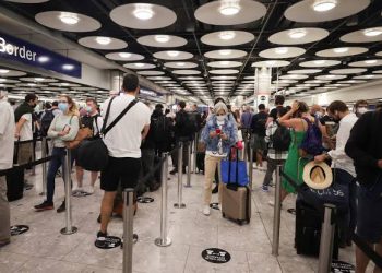 بعد ساعات من التوقف.. استئناف الطيران في لندن إثر خلل فني مفاجئ