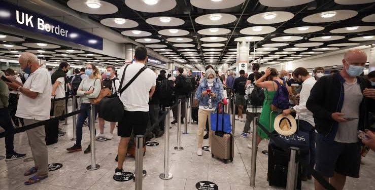 بعد ساعات من التوقف.. استئناف الطيران في لندن إثر خلل فني مفاجئ