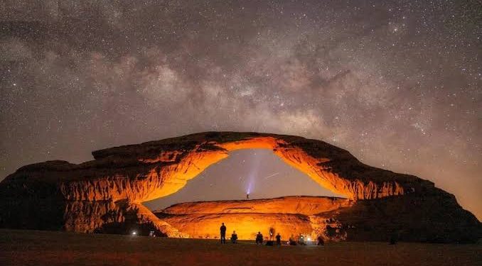 العلا.. وجهة صيفية مثالية لعشاق التصوير والفلك عالميًا