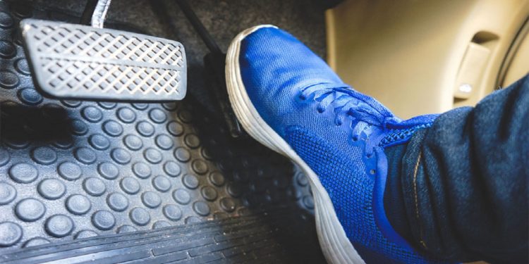 تعليق دواسة البنزين