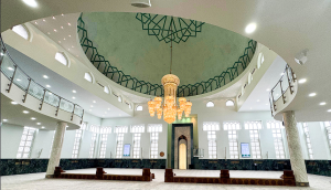 تفاعل السعودية - 2100 م² سجاد جديد عالي الجودة.. "الشؤون الإسلامية" تُكمل فرش جامع الملك فهد في سراييفو