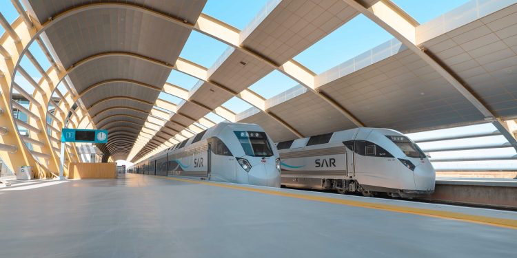 خطط تطويرية لربط مطار الملك فهد الدولي بشبكة القطارات في السعودية