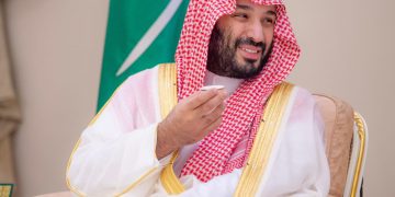 «قائدنا حاضرنا ومستقبلنا».. الشعب السعودي يعتمد صورة واتساب ولي العهد محمد بن سلمان والأمير يتصدر منصة إكس