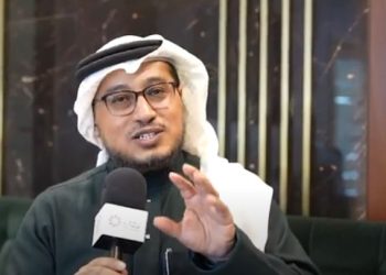 الغسيل اللساني.. الإعلامي عادل بارباع يكشف تقنيات تحسين الصوت لدى المعلقين والمذيعين