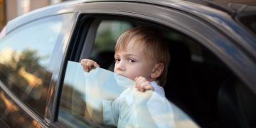 مقاعد الأطفال في السيارة