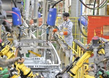 المغرب يستهدف إنتاج 100 ألف سيارة كهربائية في 2025 وسط سباق إفريقي على ريادة الصناعة