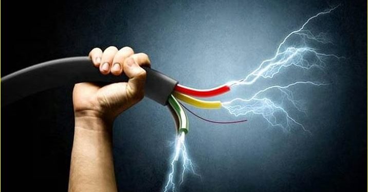 سرقة كابلات الكهرباء تعطل الدراسة في 51 مدرسة بالرياض.. غضب كبير ومطالب بتشديد العقوبات