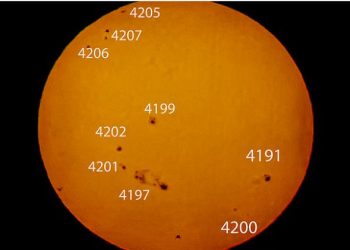 ظاهرة فلكية نادرة.. ظهور بقع شمسية عملاقة في سماء مدينة عرعر