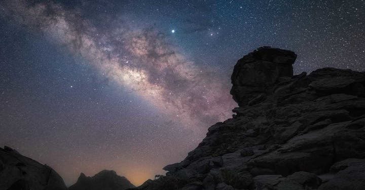 غدا العُلا تفتح أبواب السماء لعشاق الفلك مع زخة شهب البرشاويات