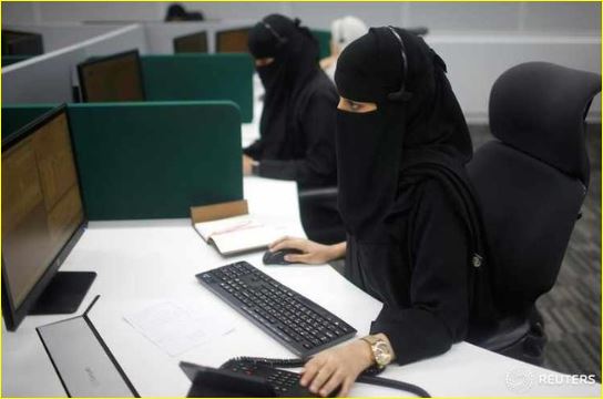 تفاعل السعودية - إنجاز اقتصادي واجتماعي غير مسبوق.. مشاركة المرأة السعودية في سوق العمل تتجاوز 36 % وتحقق أهداف رؤية 2030
