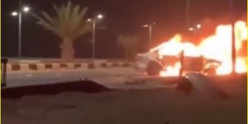 بطولة في قلب النار.. سعودي ينقذ شابًا من سيارة مشتعلة بطريق ثرمداء – القصب ومواقع التواصل تتغنى بشهامته