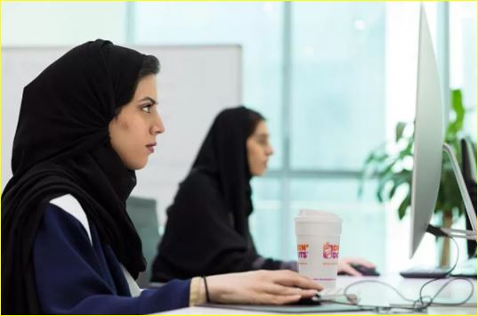 تفاعل السعودية - إنجاز اقتصادي واجتماعي غير مسبوق.. مشاركة المرأة السعودية في سوق العمل تتجاوز 36 % وتحقق أهداف رؤية 2030