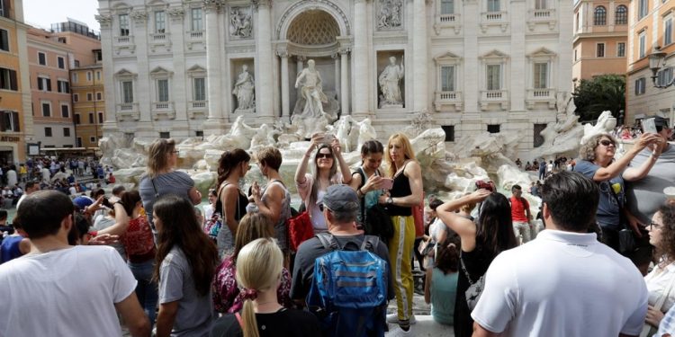 إيطاليا ترفع الراية الحمراء.. رسوم جديدة وتشديد على السياحة الفوضوية
