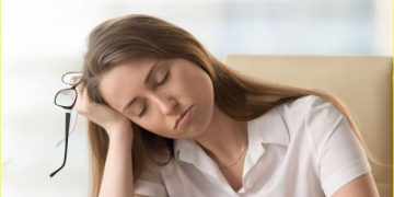 قلة النوم تهدد الصحة بـ 8 أمراض خطيرة.. والخبراء يحذرون