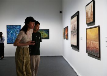 معرض فني سعودي في قلب بكين.. رحلة بصرية داخل روح الصحراء والتراث