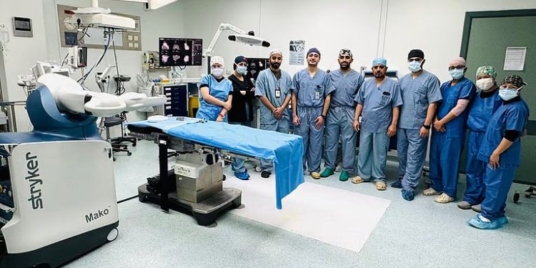 نقلة نوعية في جراحات العظام.. مدينة الملك سعود الطبية تنجح في أولى عمليات استبدال المفاصل بتقنية الروبوت