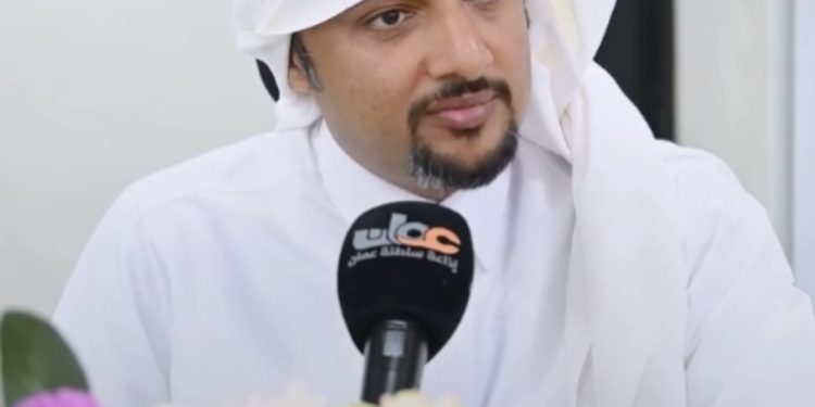 خلال استضافته في إذاعة عُمان.. يونس عنايت: صلالة تجربة سياحية متكاملة تحترم قيمنا