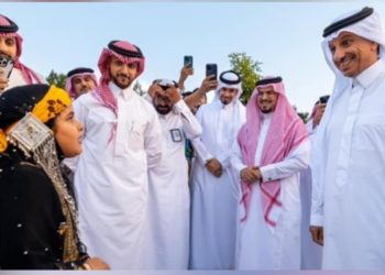 ندى الزهراني.. أصغر مرشدة سياحية سعودية تسرق الأضواء من الباحة