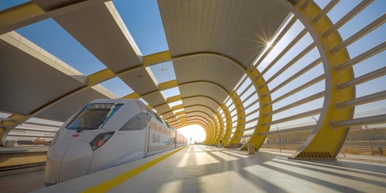 ردود أفعال السعوديين على قرار منح كبار السن خصمًا 50٪ عند استخدام القطارات داخل المدن