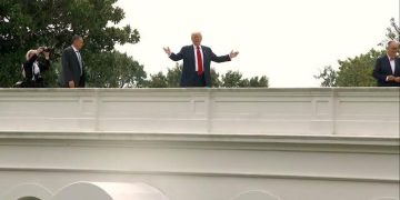 لأول مرة في التاريخ.. الرئيس الأمريكي يتحدث للصحفيين من فوق سطح البيت الأبيض «شاهد الفيديو »