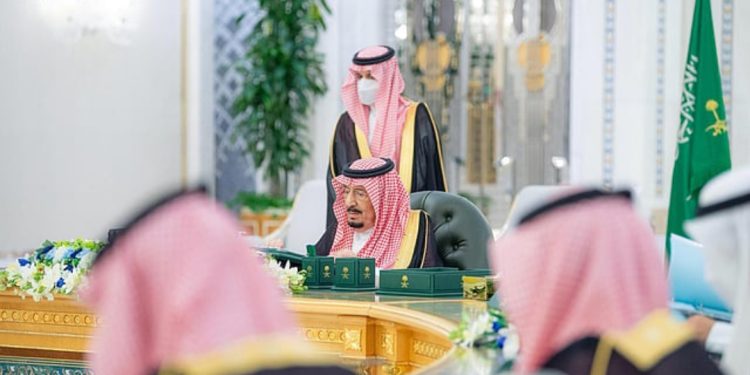 برئاسة خادم الحرمين.. مجلس الوزراء يصدر 10 قرارات عاجلة ويوافق على نزع ملكية العقارات للمصلحة العامة