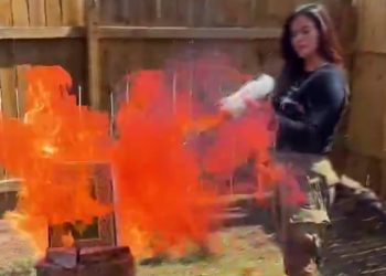 مرشحة الكونجرس المتطرفة فالنتينا جوميز تثير غضب كبير بعد حرق القرآن وإعلانها العداء للإسلام