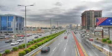 طقس السعودية .. أمطار رعدية على عدة مناطق في المملكة وتحذيرات من جريان السيول