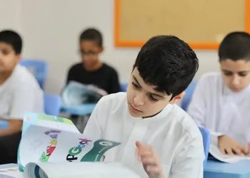 طلاب جدة ومكة والمدينة يعودون إلى مقاعد الدراسة