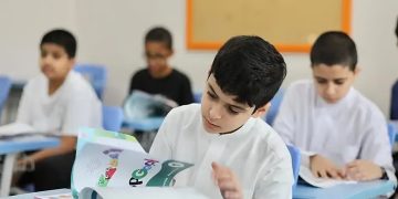 طلاب جدة ومكة والمدينة يعودون إلى مقاعد الدراسة