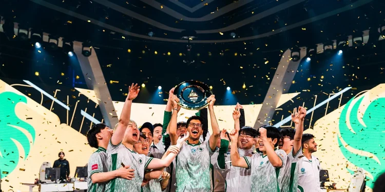 السعودية تسجل أول ألقابها في كأس العالم للرياضات الإلكترونية 2025 بفوز تاريخي لفريق Team Falcons