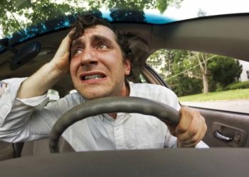 عطلة عائلية أم فيلم كوميدي.. نسي زوجته ولم يتذكرها إلا بعد 300 كلم