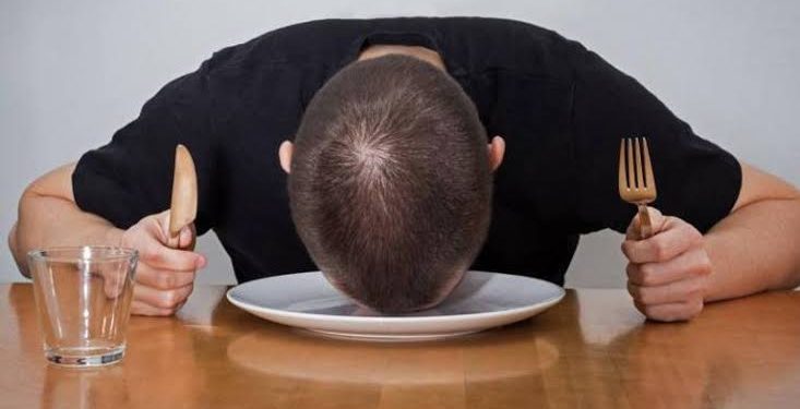 دماغك يجوع قبل معدتك.. لماذا لا نتوقف عن التفكير في الأكل؟