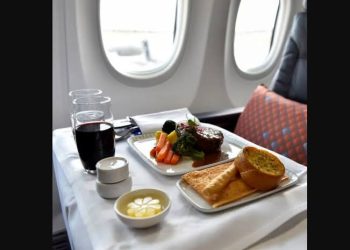 لماذا يبدو طعام الطائرة بهذا السوء؟ أسرار لا تعرفها عن وجبات الرحلات الجوية