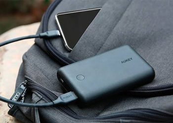 ودع شحن أجهزتك في الجو.. «طيران الإمارات» توقف استخدام الباوربانك على متن الطائرة