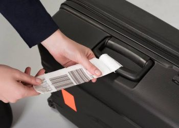 خطر الباركود القديم.. السبب الخفي وراء ضياع الحقائب في المطارات وتسريب بياناتك