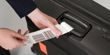 خطر الباركود القديم.. السبب الخفي وراء ضياع الحقائب في المطارات وتسريب بياناتك