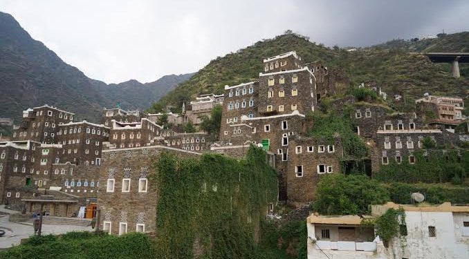 رجال ألمع.. لؤلؤة عسير التي تحفظ أسرار 700 عام