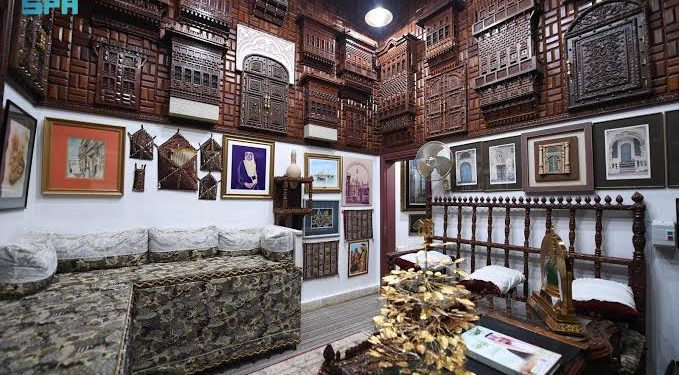 كيف يعيش السائح تجربة الثقافة والتراث السعودي داخل المجالس التراثية بالجبيل؟