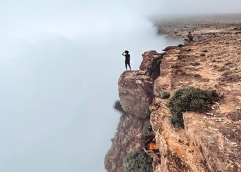 بعد رحيل سعودي عاشق للمغامرة بين قمم ظفار.. ماذا نعرف عن جبل سمحان؟