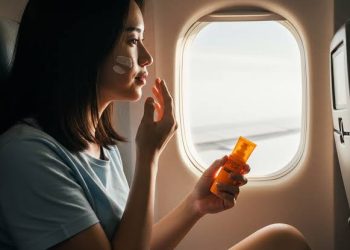 لماذا يجب استخدام واقي الشمس على متن الطائرة؟ وما علاقته بسرطان الجلد؟