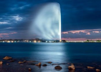 الأطول عالميًا.. كيف أصبحت نافورة جدة معلمًا سياحيًا وثقافيًا يجذب الزوار؟