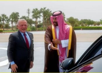 فيديو.. ملك الأردن يصل نيوم وولي العهد في مقدمة مستقبليه